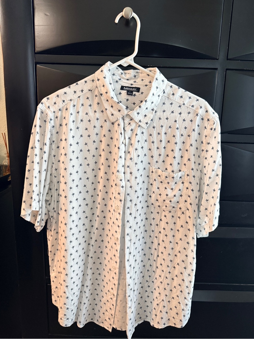 White Short-Sleeve Button-Down tropical shirt with navy Palm Print L